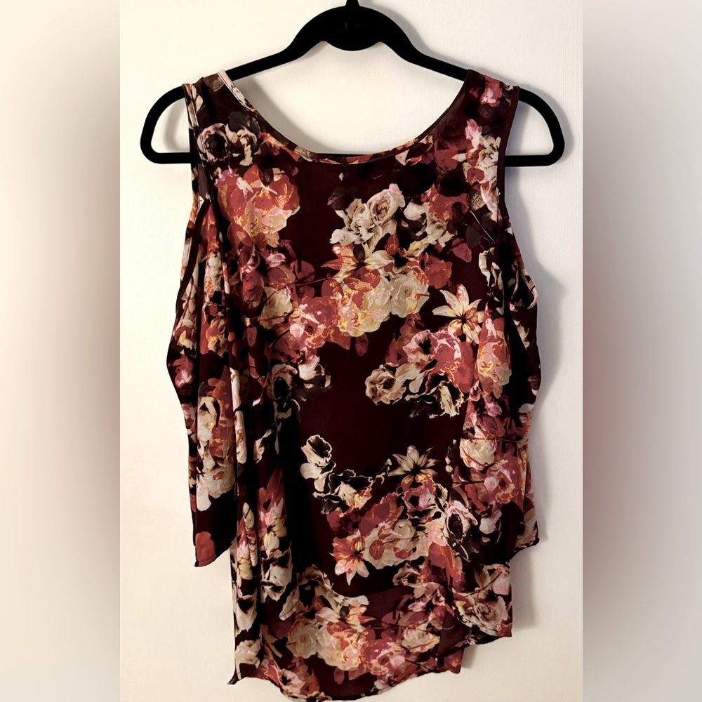 Cold shoulder floral tunic top.